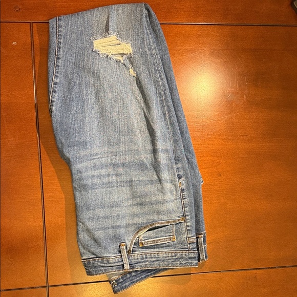 Universal Thread Light Blue Distressed Jeans - Picture 3 of 7